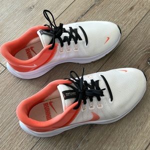 Nike Quest Sneakers size 8